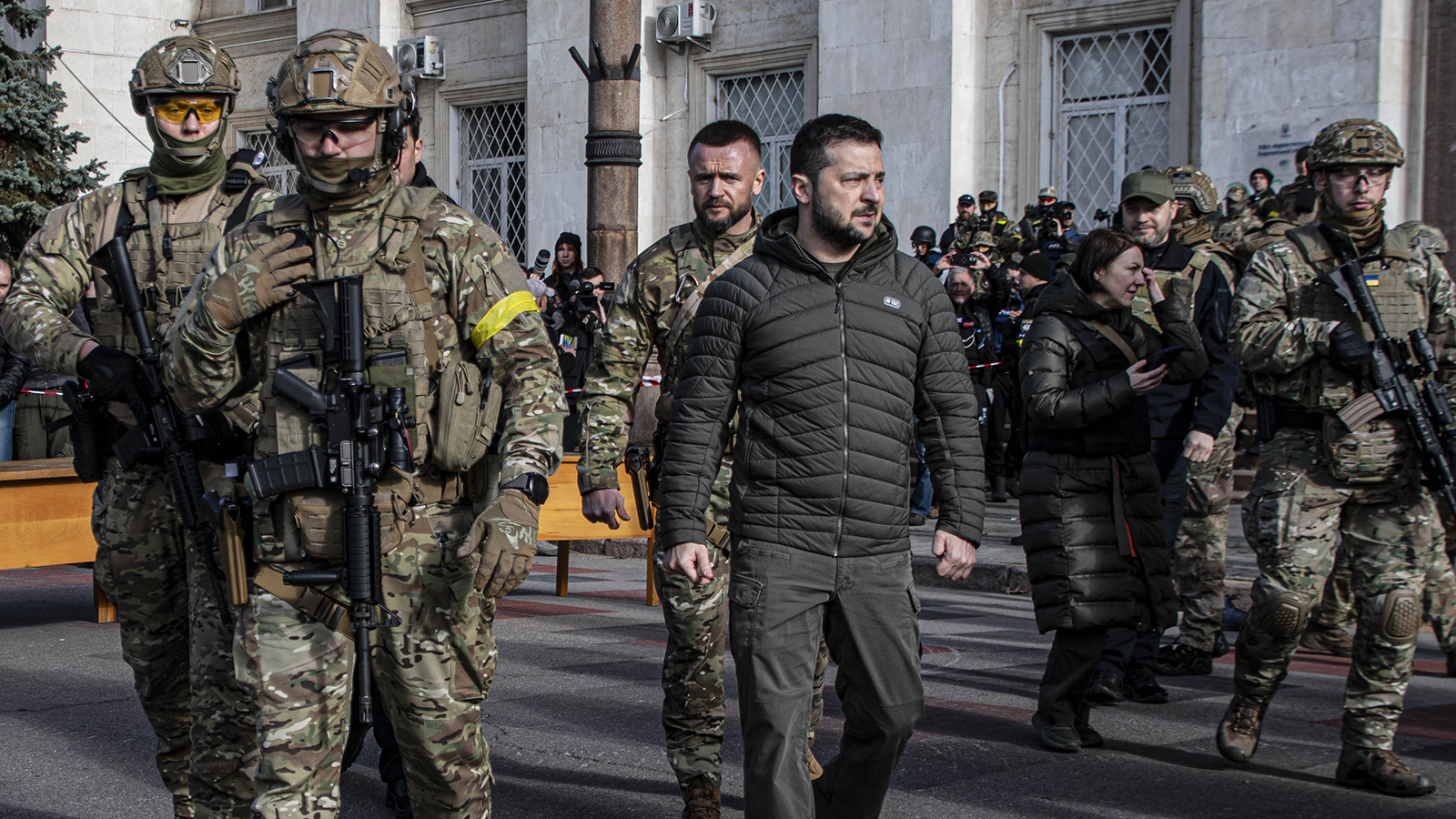 زيلينسكي في خيرسون:جاهزون للسلام بعد استعادة الاراضي الاوكرانية كافة