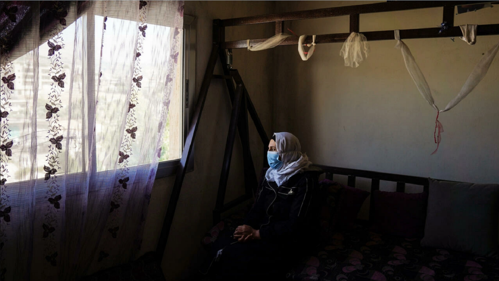 زوجات معتقلين سوريين: الإرث، نفقات الأولاد، التحرش...مما نواجِه وحيدات