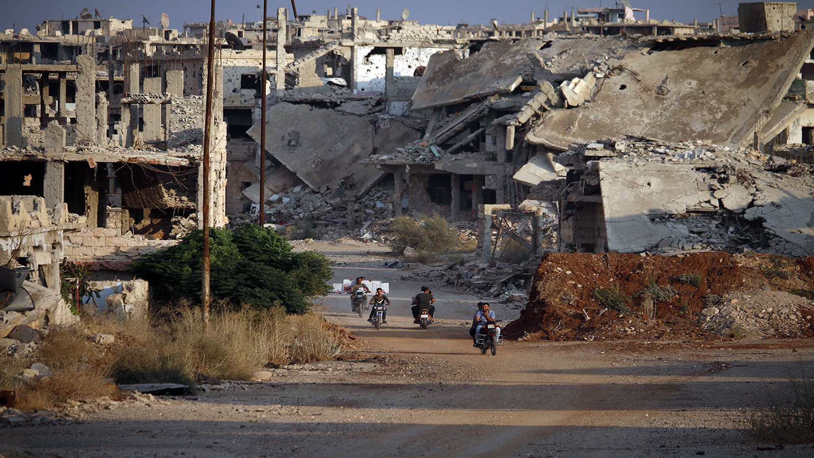 درعا: "المدن" تكشف المسؤولين عن تفجير العبوات الناسفة