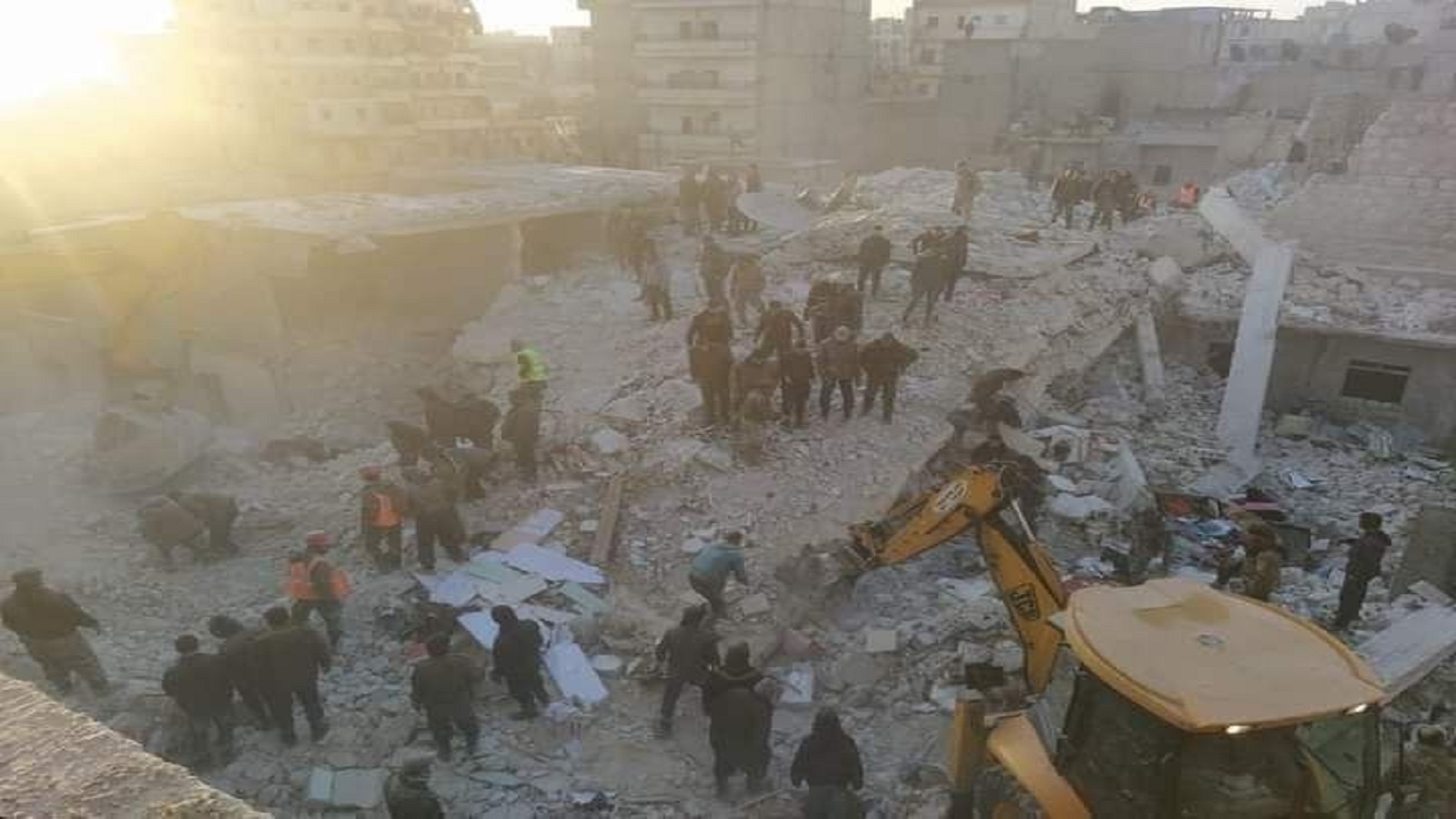 حلب:16 قتيلاً جرّاء انهيار مبنى سكني تقطنه عائلات نازحة