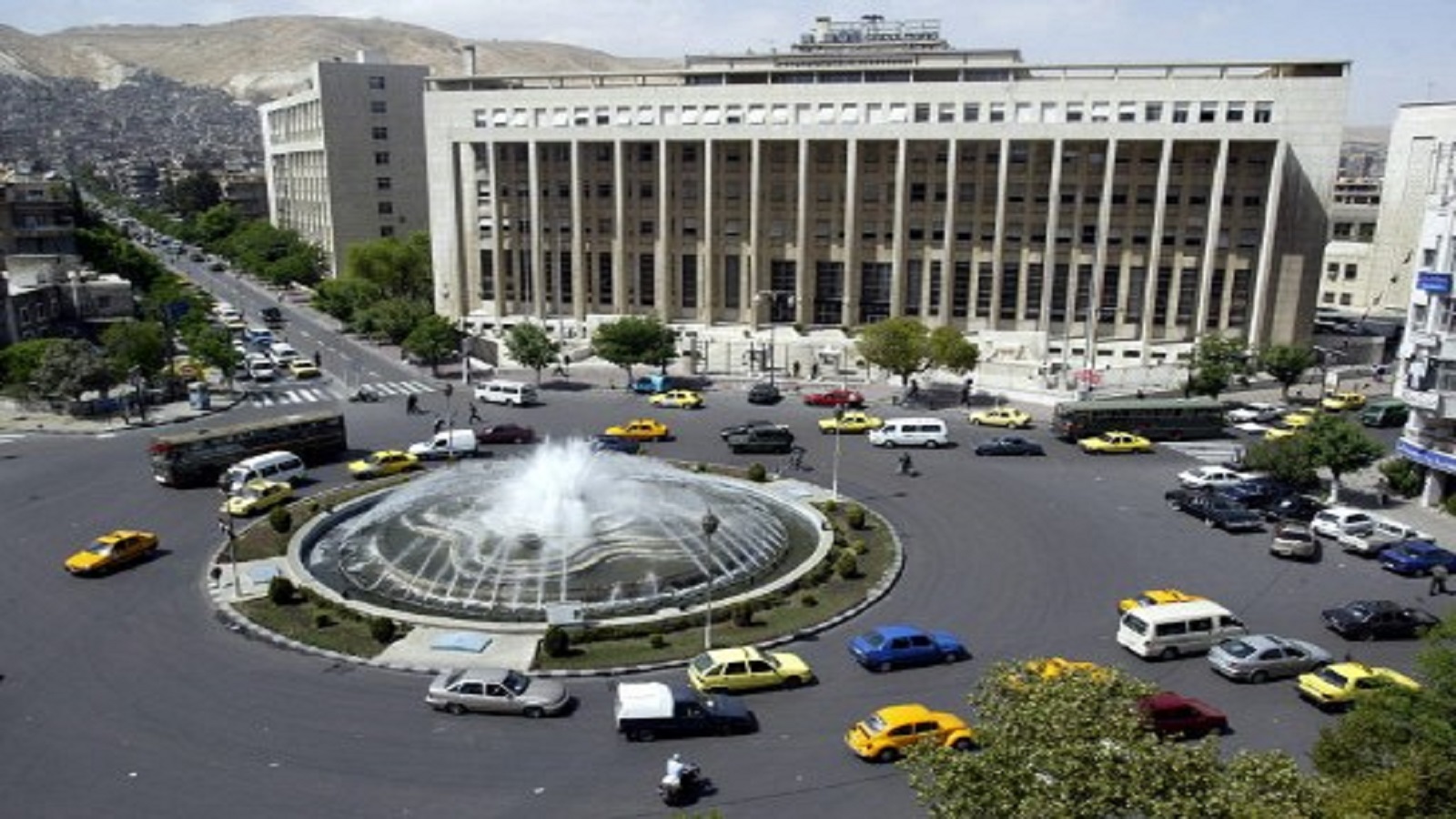 دمشق: المصرف المركزي لا يدافع عن الليرة السورية؟