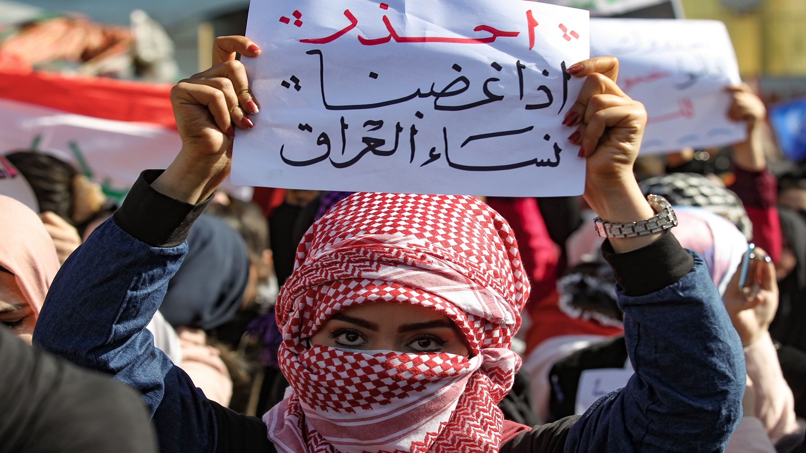 عراقيات يتظاهرن ضد مقتدى الصدر: نحن الثورة وأنتم العورة!