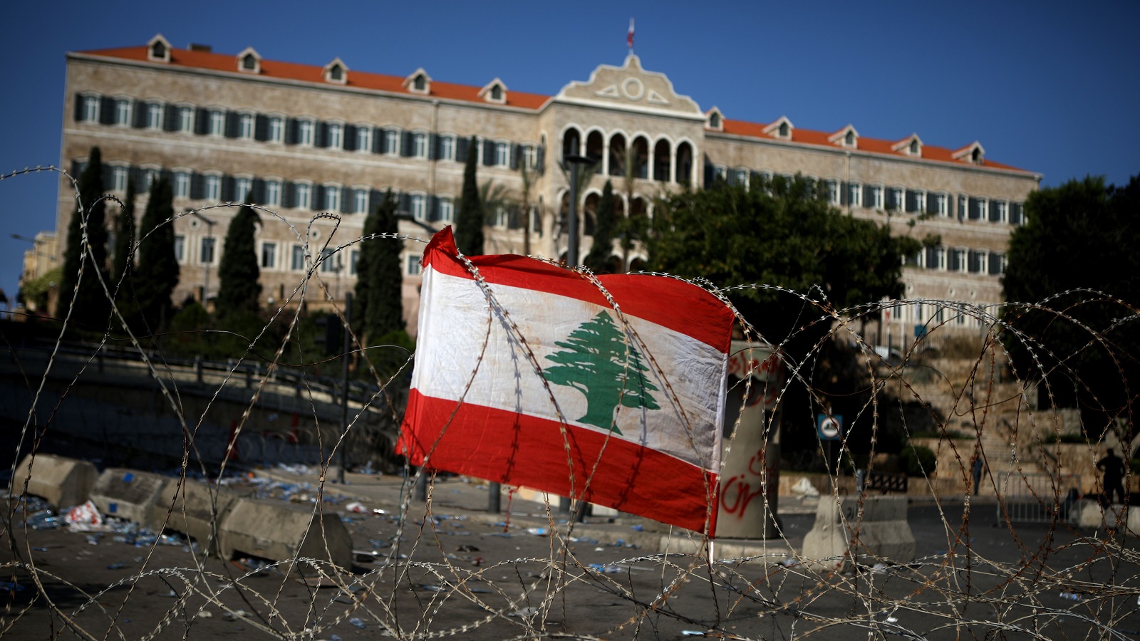 يوم تاريخي في لبنان: القطيعة مع النظام