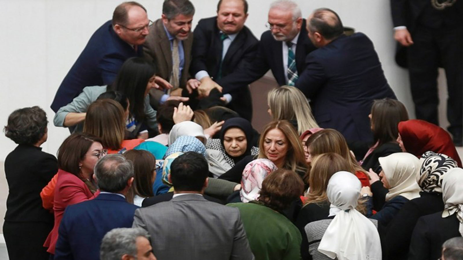 عنف في البرلمان التركي: بين السلطوية والاستبعاد