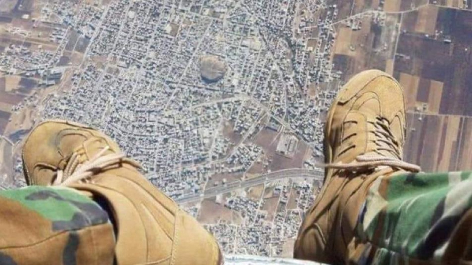 "البوط العسكري" فوق خان شيخون.. صورة الهزيمة العسكرية