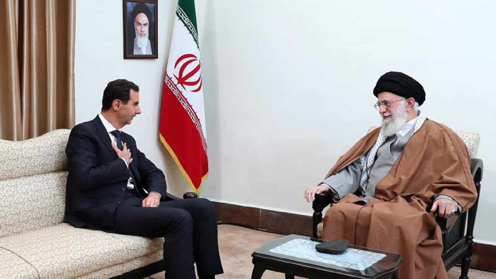 عن الأسد الممزق بين طهران وموسكو