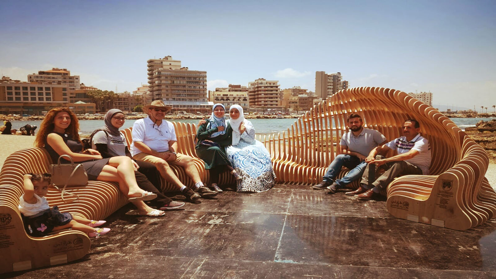 طلاب عمارة العربية- طرابلس: مقعد من وحي شاطئ الميناء