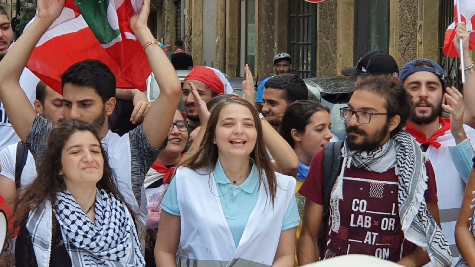 يوميات طالبة في ساحات الثورة: لبنان كلّه شعلةٌ واحدة