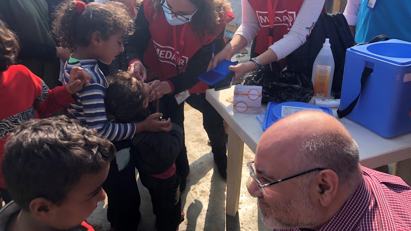 حملة التلقيح ضد الكوليرا بالبقاع: اللبنانيون يكابرون واللاجئون يتقبّلون