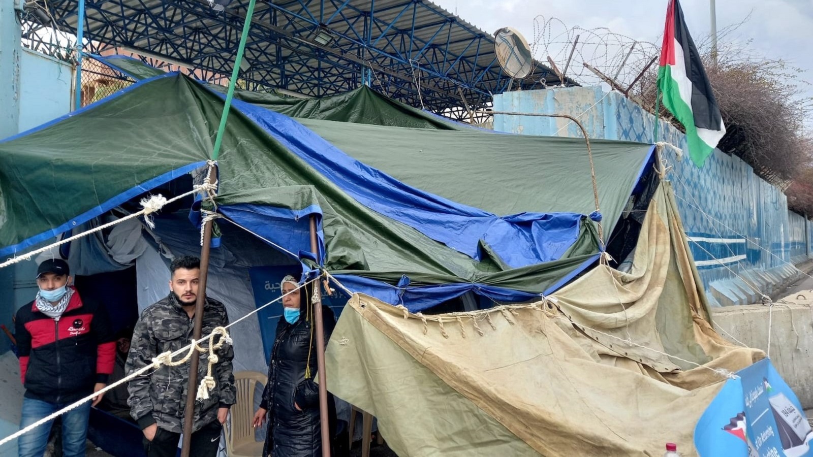 الأونروا رمتهم: الفلسطينيون المهجرون من سوريا في "الخيمة 194"