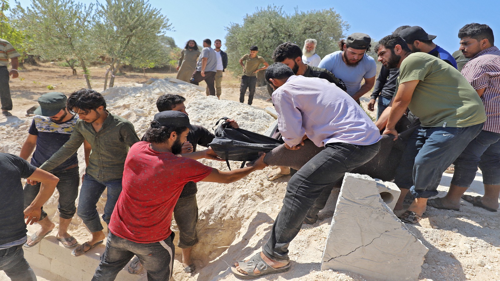 إدلب:سياسة المجازر مستمرة..مقتل 7 مدنيين من عائلة واحدة