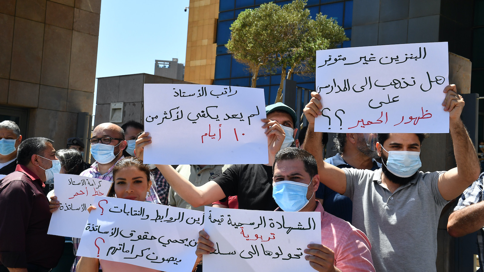 هجرة المعلّمين: 1800 أستاذ تركوا المدارس و"مجزرة" في الليسيه