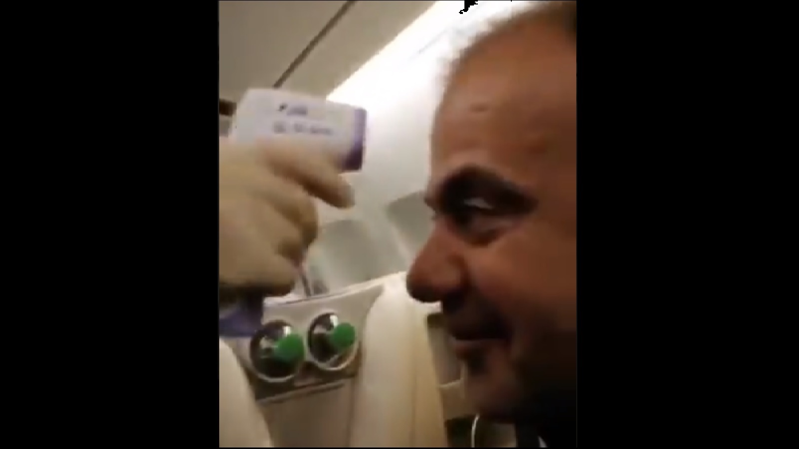 غسان بن جدو ومستشار وزير الصحة..على متن طائرة كورونا