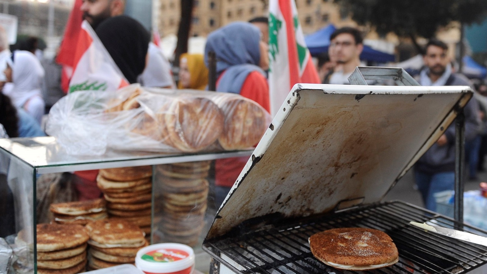 كعكة القليطة: رائحة طرابلس ببيروت.. خبز الثورة اليومي