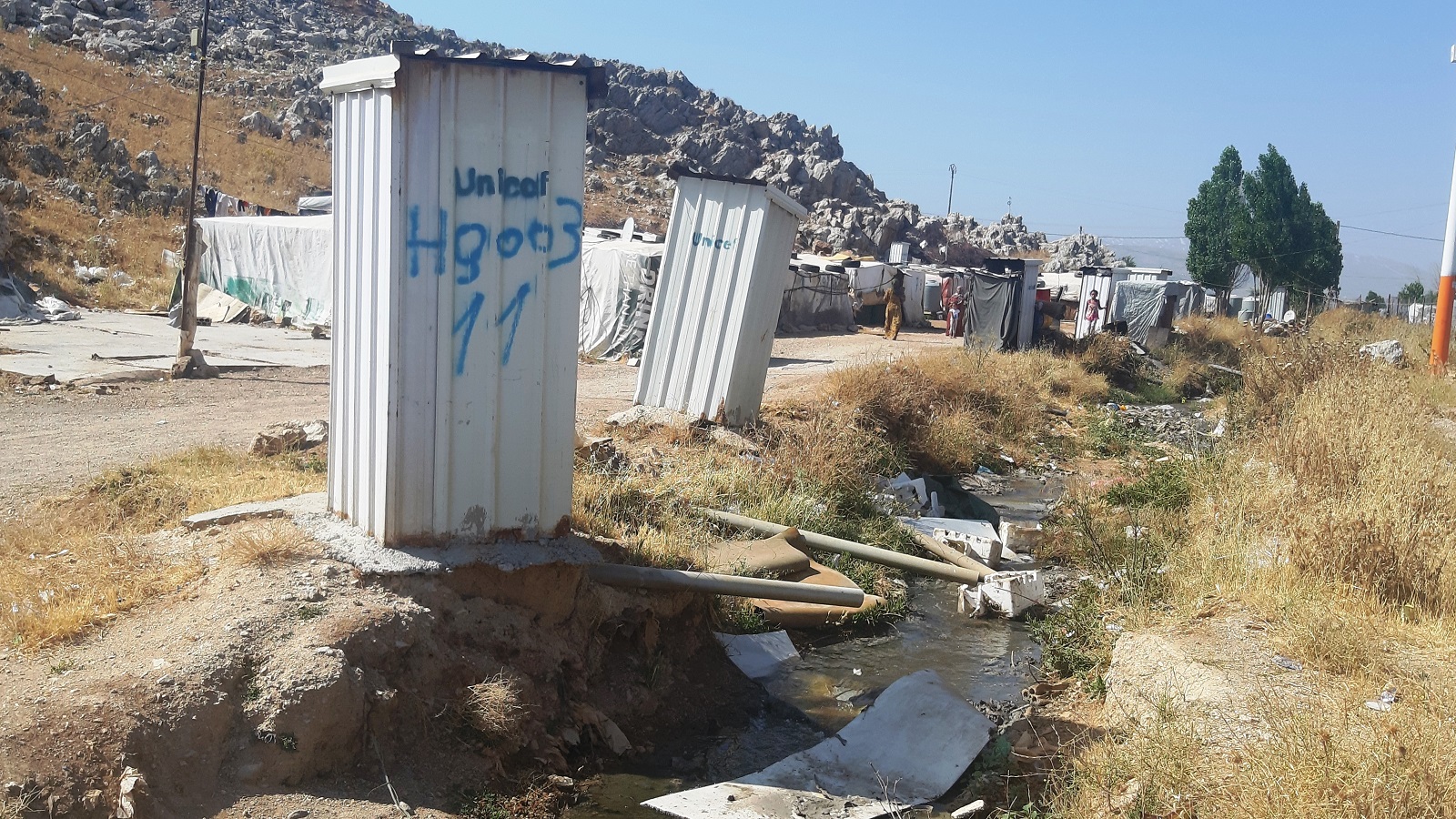 مشكلة عويصة بين نهر الليطاني ومخيمات اللاجئين