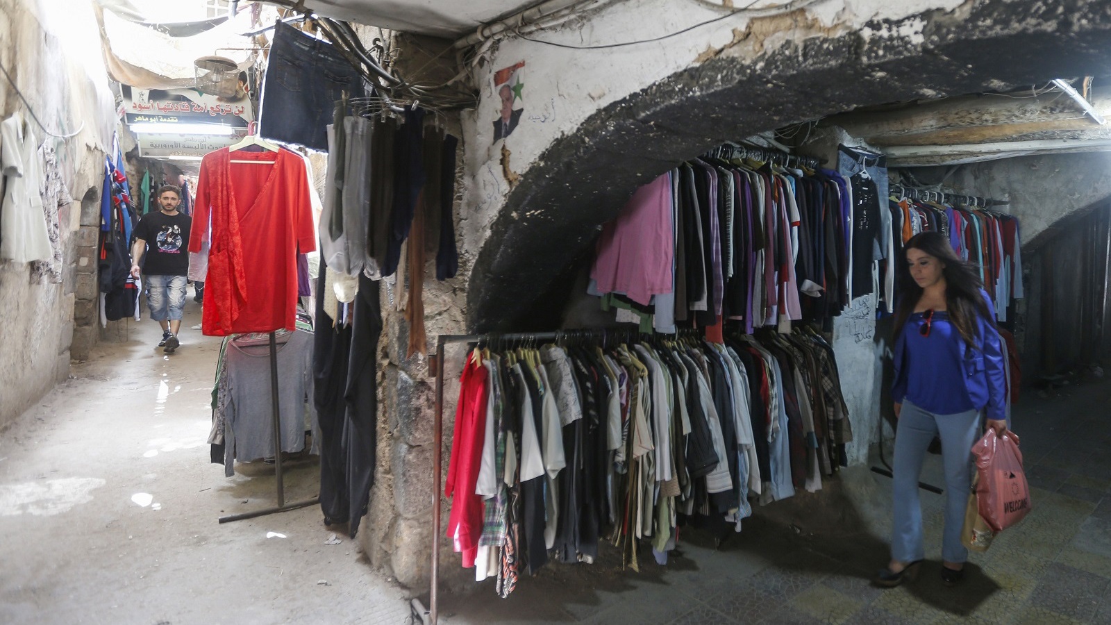 أثاث منزل مقابل علبة حليب: السوريون يعيشون بالمقايضة