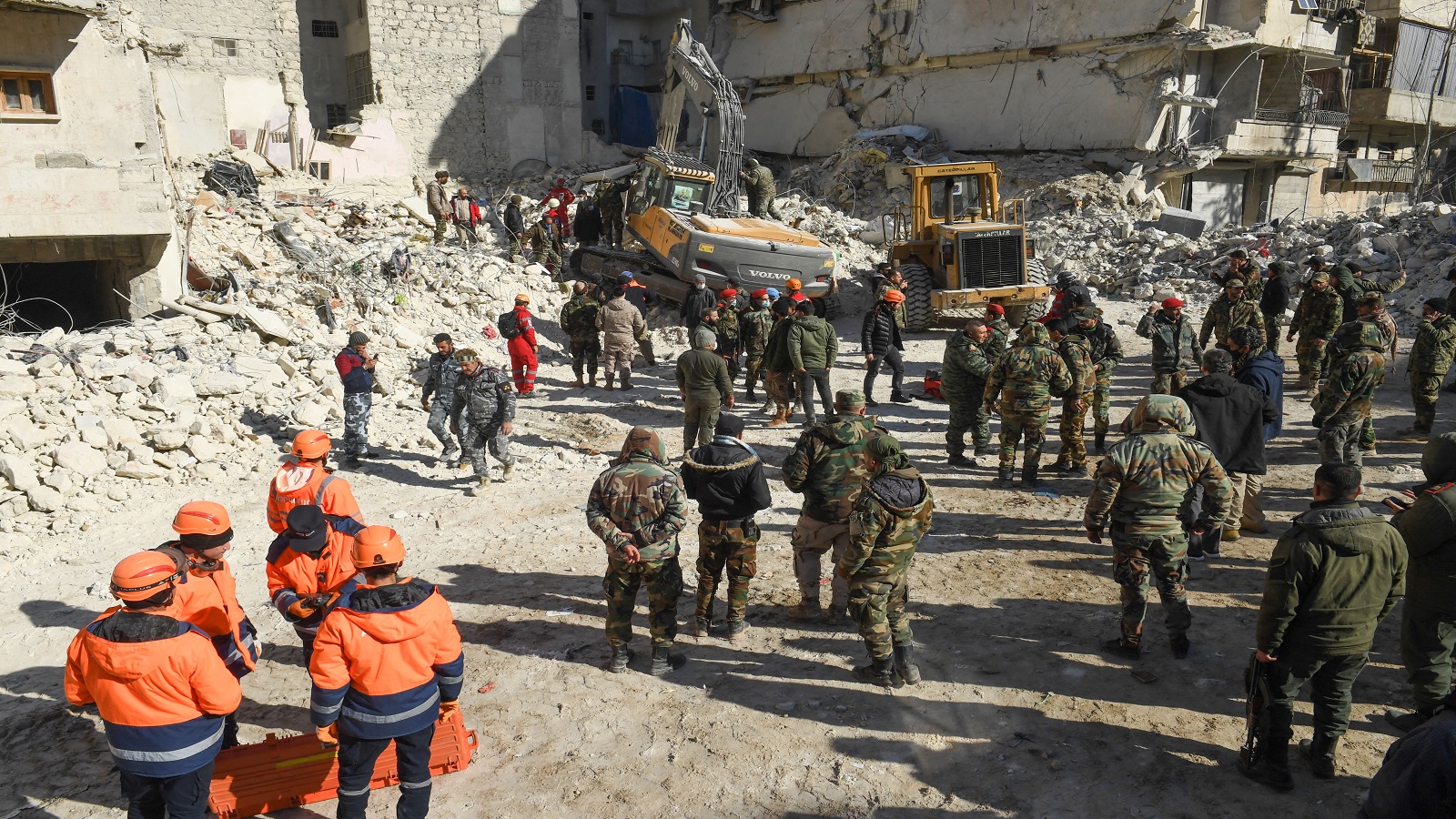 حلب:ظهور شبيحة الزلزال.."تعفيش" المساعدات بالصوت والصورة