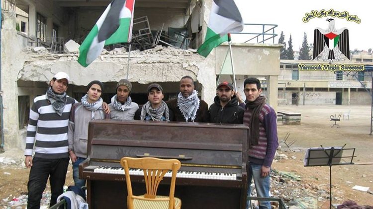 بيانو في مخيم اليرموك