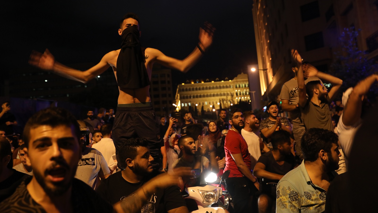 ثورة الواتسآب: وقاحة النظام ونفاد صبر اللبنانيين