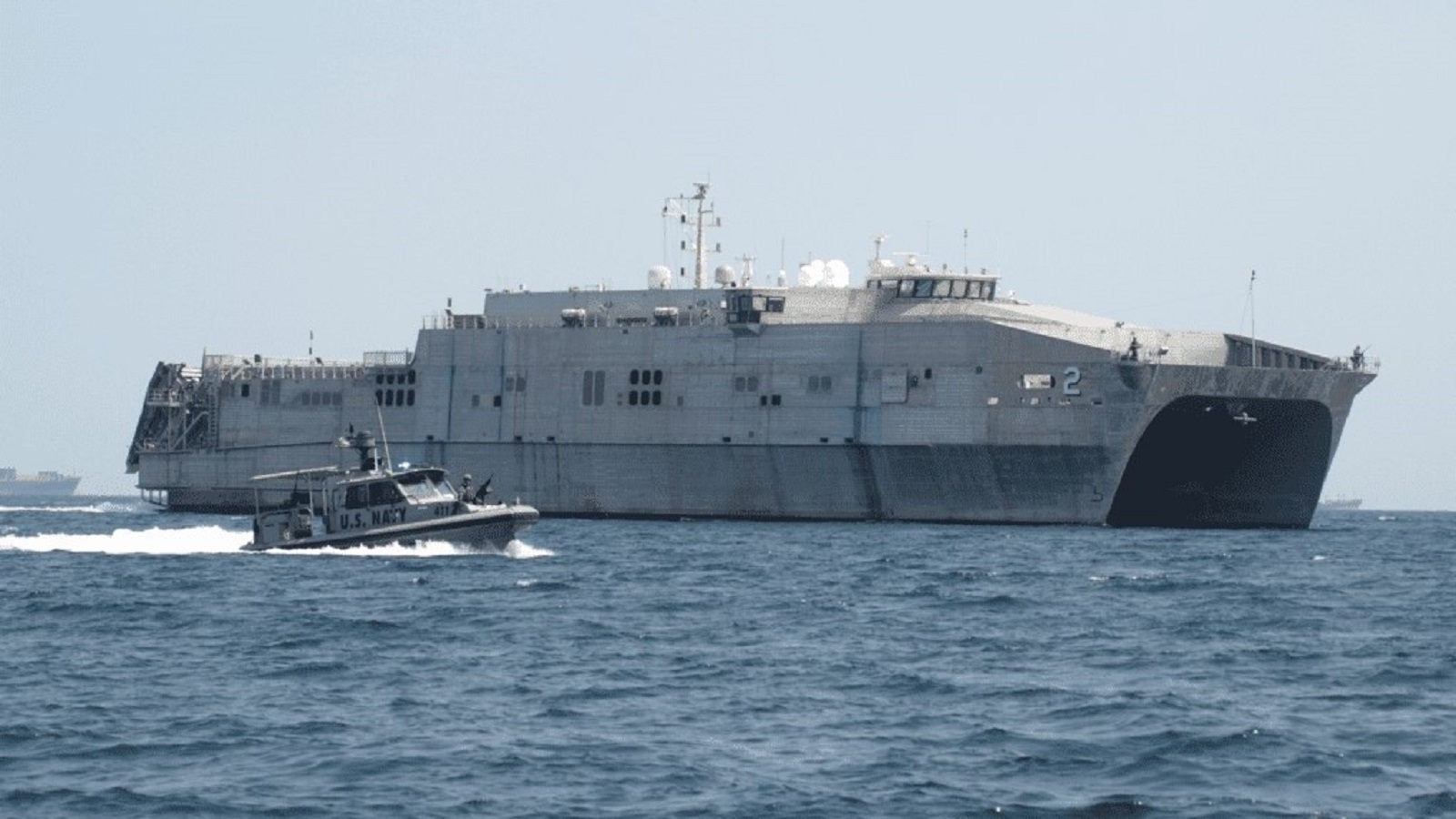 سفينة حربية أميركية في قاعدة بحرية لبنانية: لماذا الآن؟
