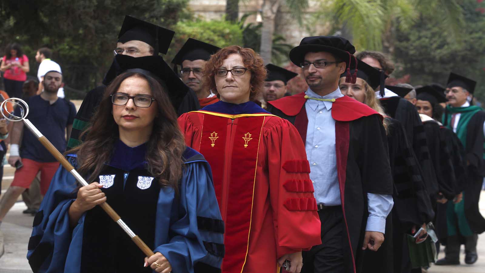 أساتذة "الأميركية" يتضامنون مع الجامعة اللبنانية