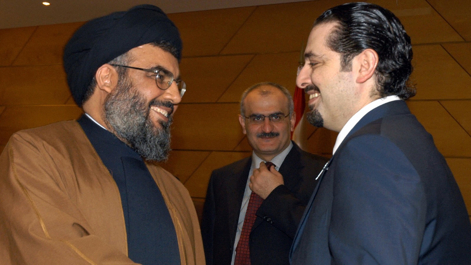 حزب الله "يحمي" سعد الحريري.. ويدير مفاوضات الحدود