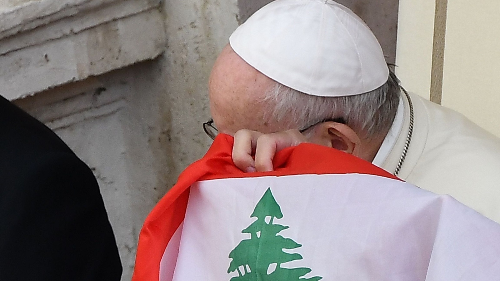 البابا يزور لبنان لتكريس نهائيته ووحدته.. ولرئيس جديد "مستقلّ"