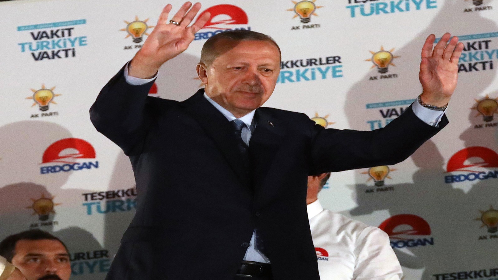 أردوغان يسيطر على الجيش في ذكرى الانقلاب