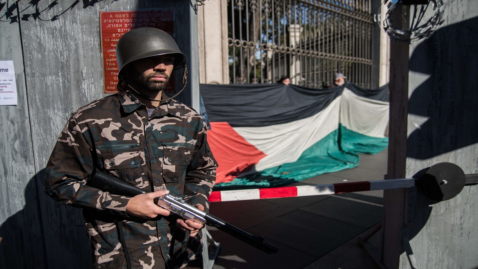 الأمن الداخلي الإسرائيلي يطالب بـ"قانون منع تصوير الجنود"