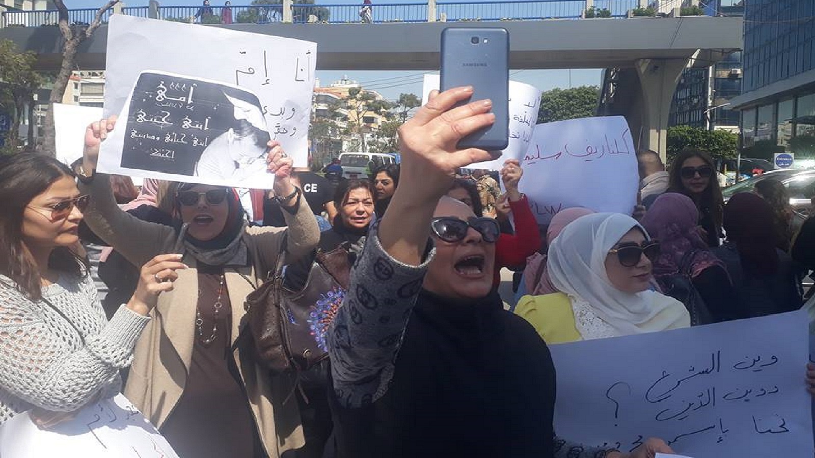 "ثورة امرأة شيعية" على سُلطة العمامة