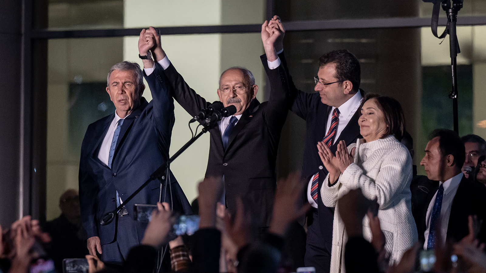 الخطاب المعادي للاجئين يشق المعارضة التركية..استقالة 11عضواً في حزب"المستقبل"