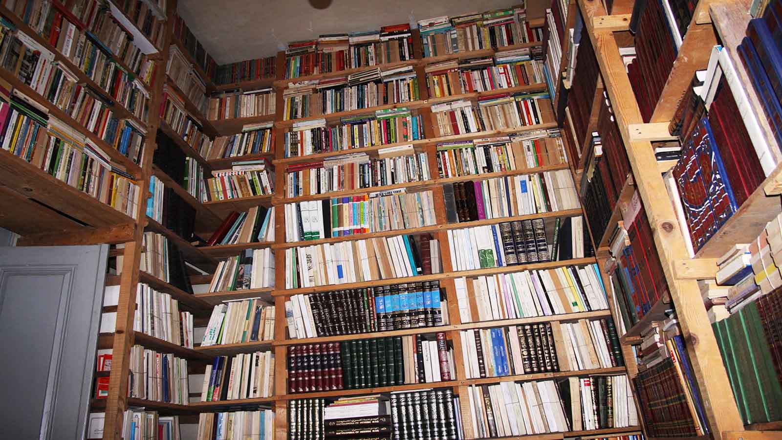 بعلبك: مكتبة الحسيني.. بيتٌ من الكتب