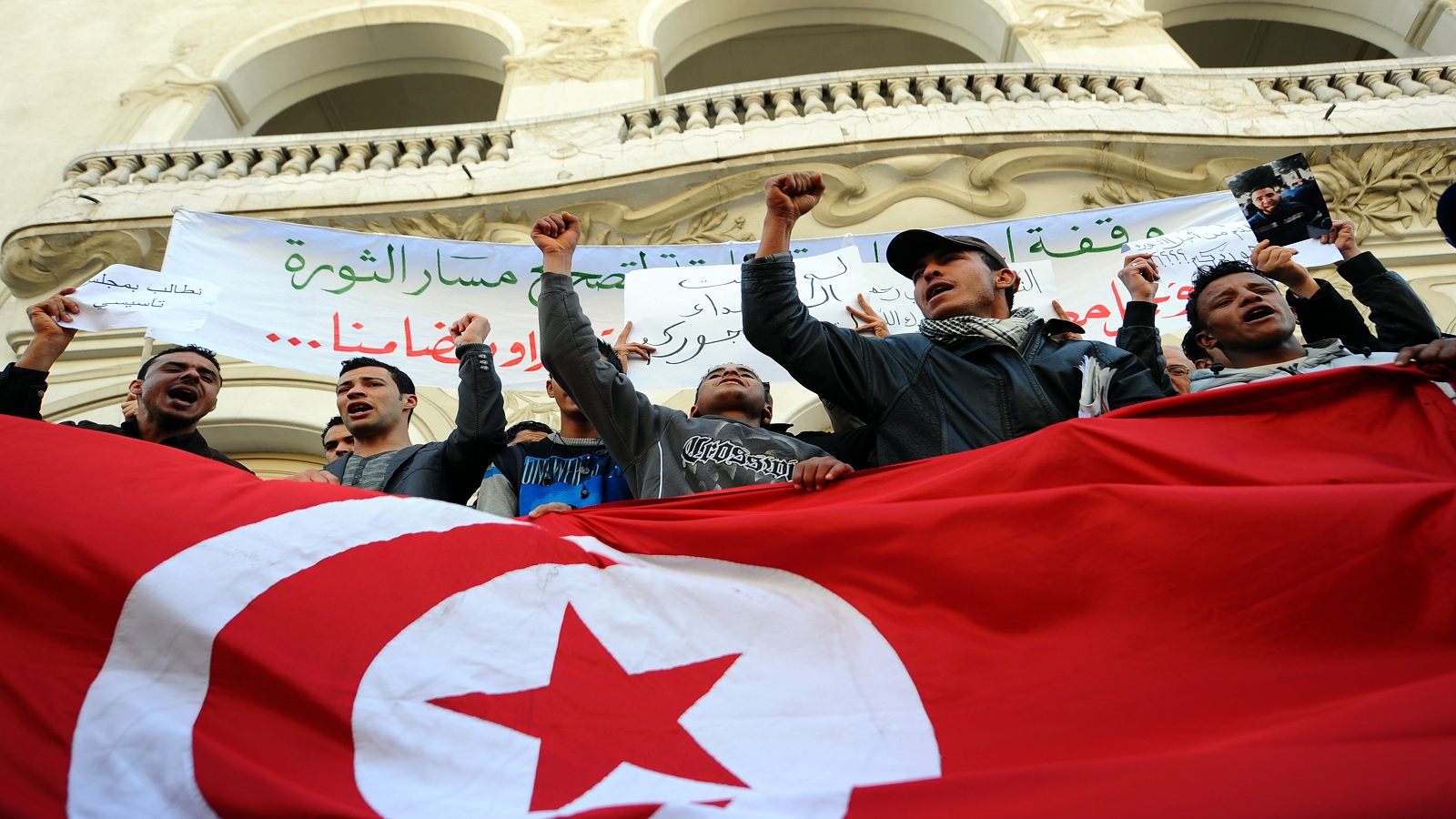 إنهاء التوافق في تونس:الانتقال الديمقراطي أمام التحدي