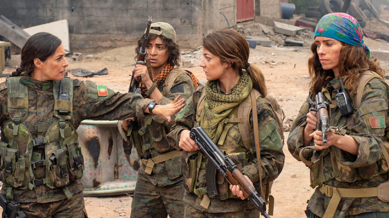 "اخوات السلاح": تتفيه الحرب وترفيهها