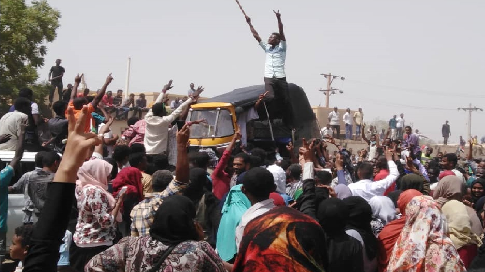 السودان:العسكر يرتب الإنقلاب..والشارع يتحدى الحظر