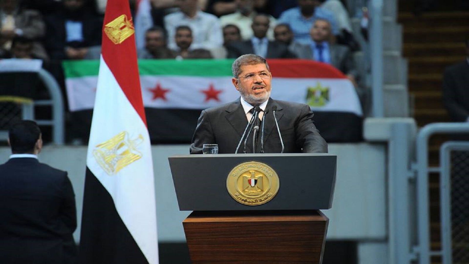 مرسي بين الأسد ومعارضيه.. والشيعة يستحضرون حسن شحاته