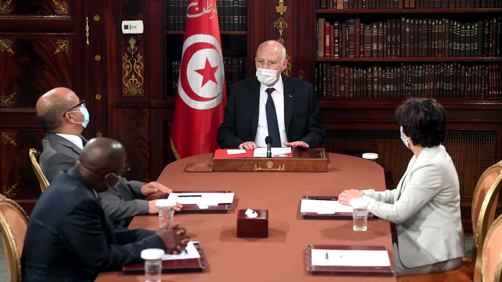 تونس:في مخاطر إنتظار "ما يدور في ذهن الرئيس"
