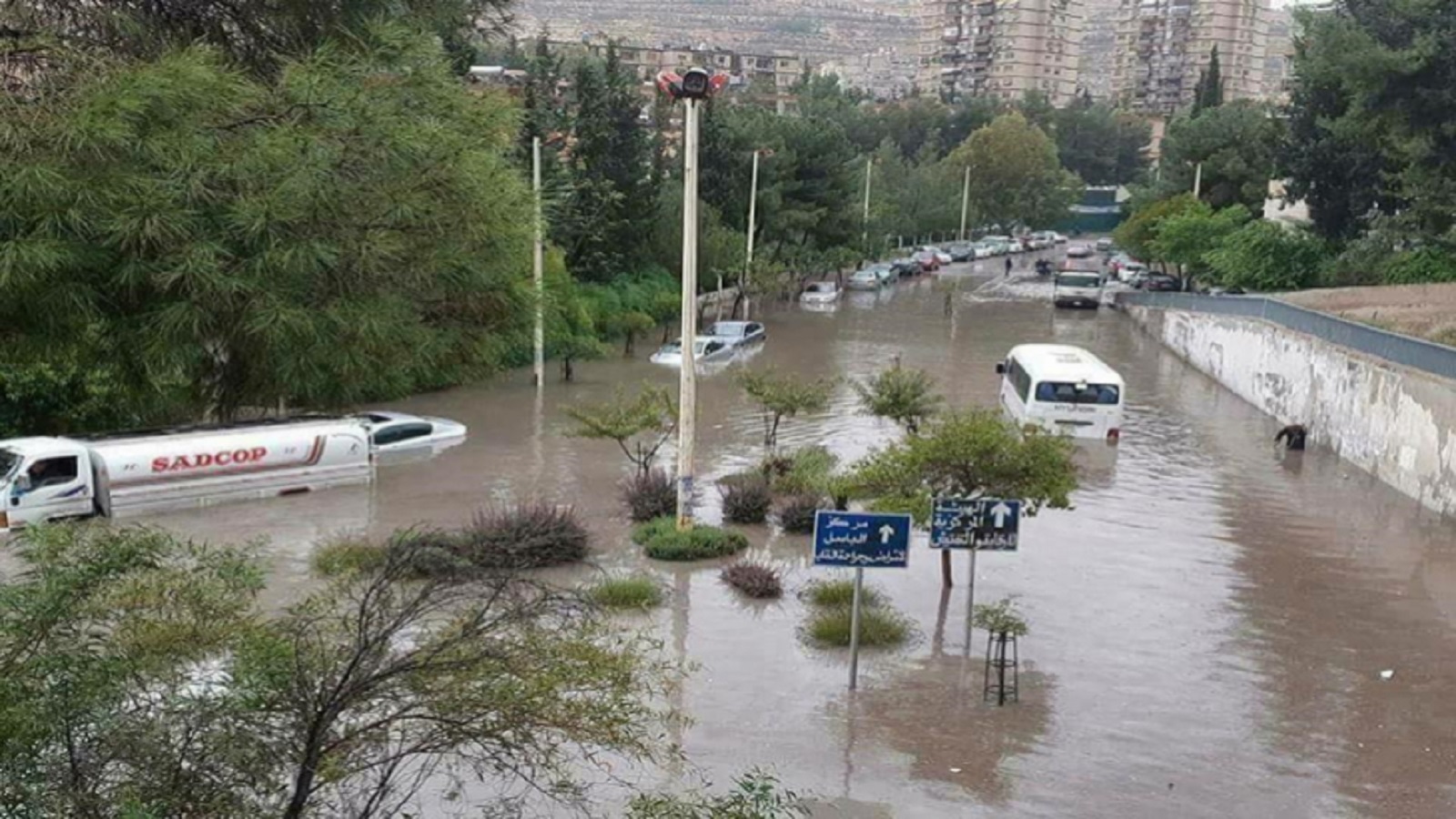 دمشق الاستسقاء أنتج السيول..ومياه المجاري تدخل المنازل