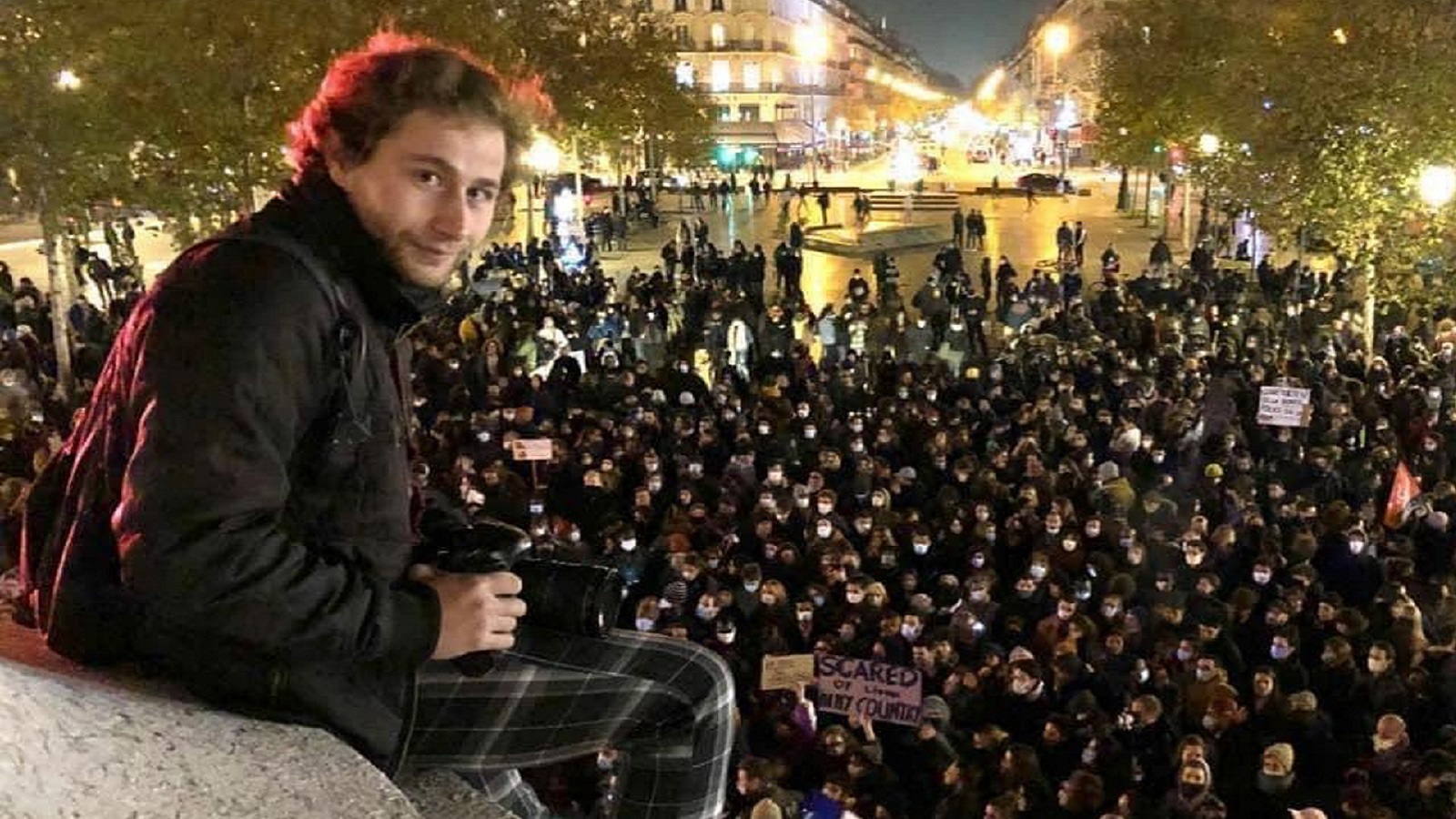 الشرطة الفرنسية تضرب صاحب "جائزة الصورة الصحافية"..أمير الحلبي