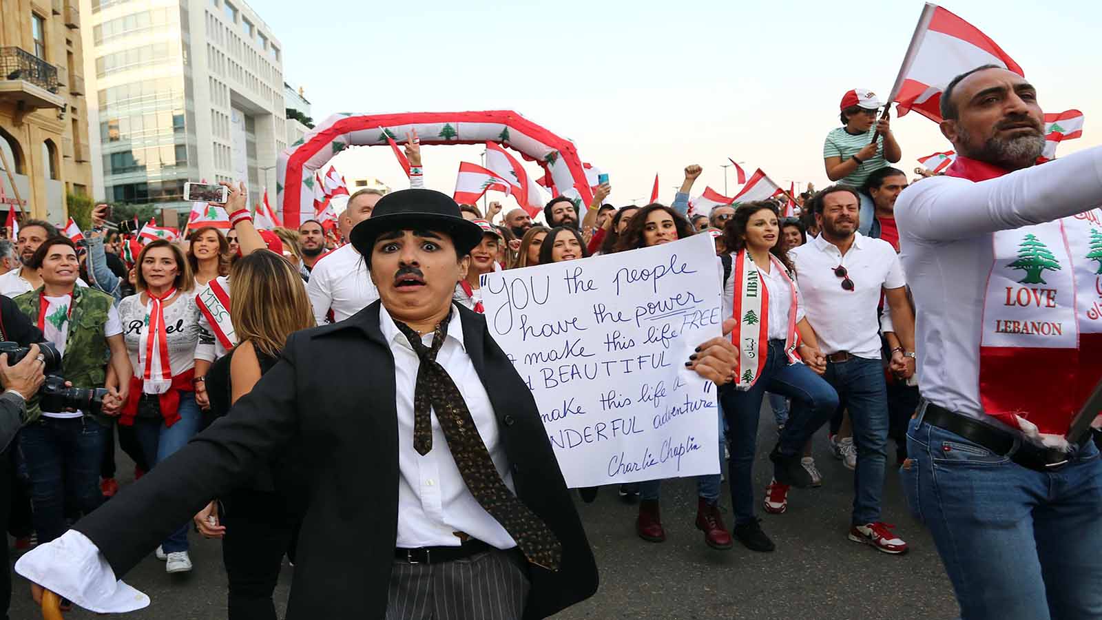 مسيرة الفنانين: نريد الإستقلال.. عن الدين والسياسة ورأس المال