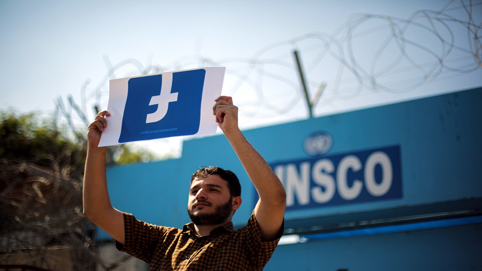 "فايسبوك" ينحني لإرادة المستبدين العرب
