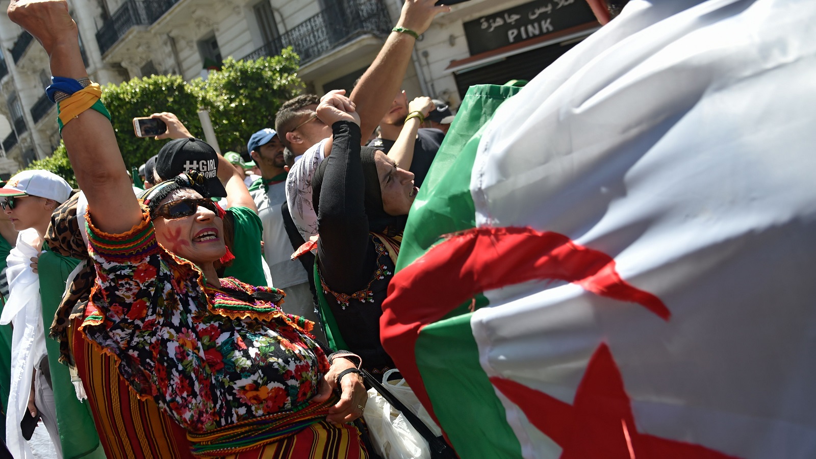 الجزائريون و"فتنة الرايات"