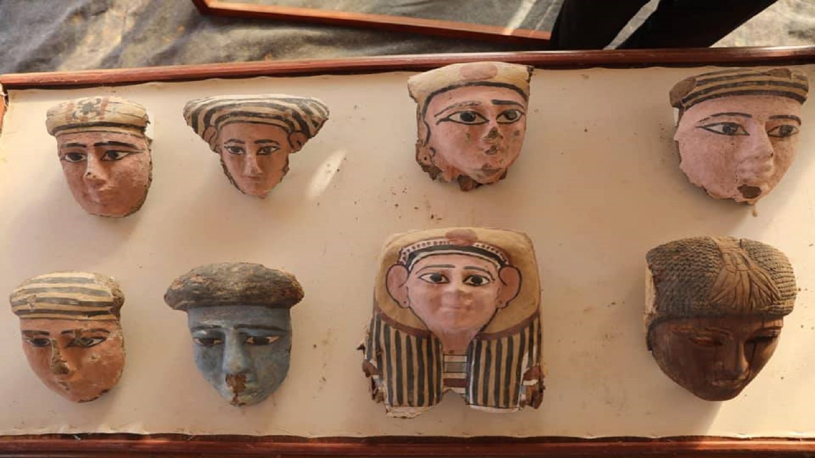 هدايا الآثار المصرية أينما حفَرتَ.. وأحياناً تكفي ملاحقة اللصوص!
