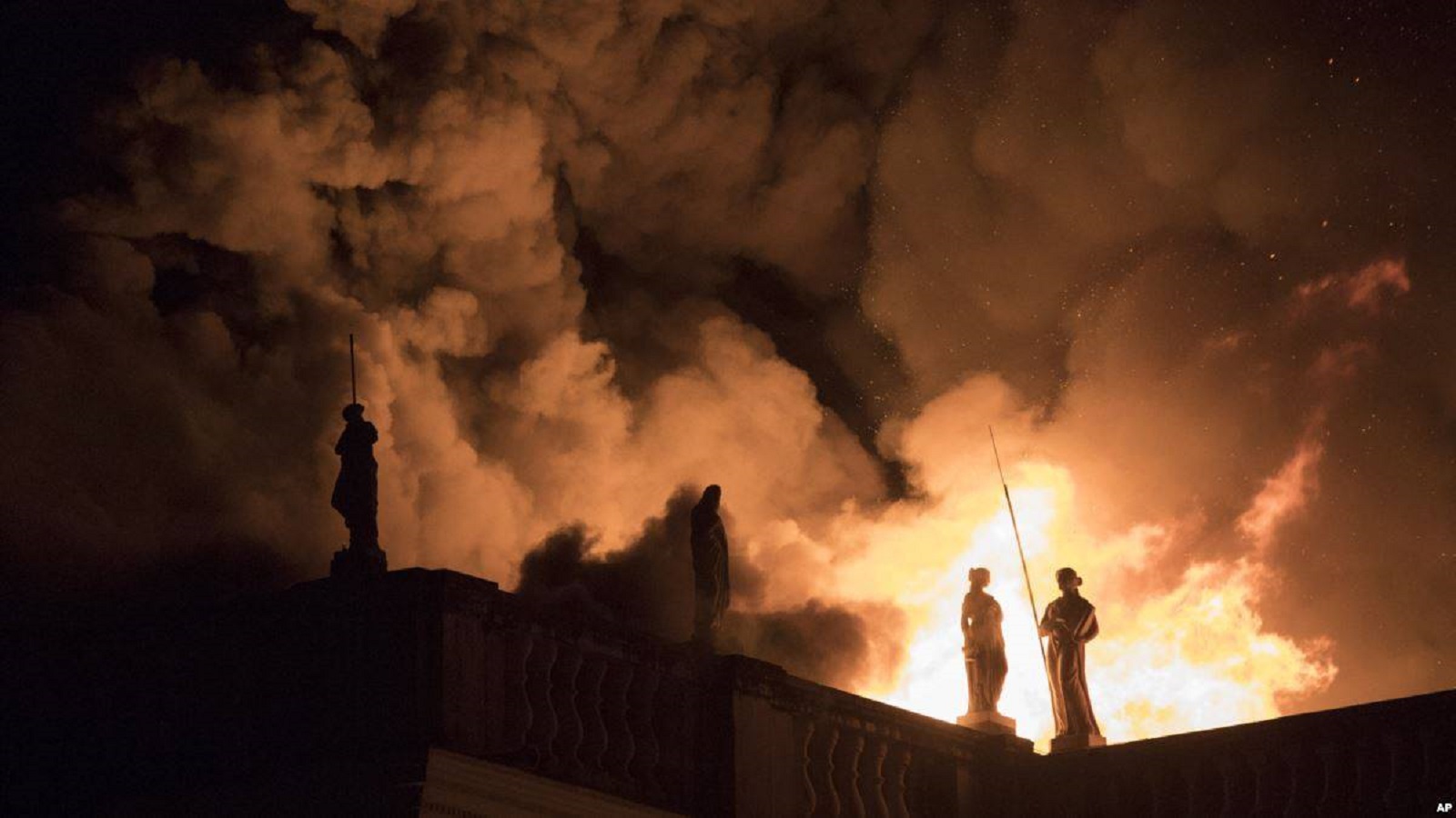 النيران تطارد الآثار المصرية في ريو دي جانيرو!