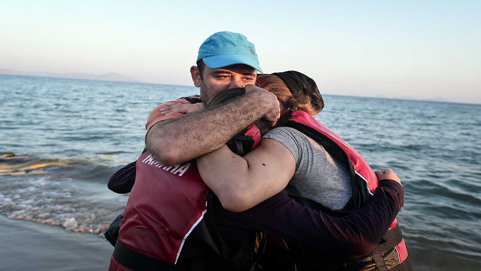 مهاجرون غير شرعيين في المياه الاقليمية لجهة تركيا (Getty)