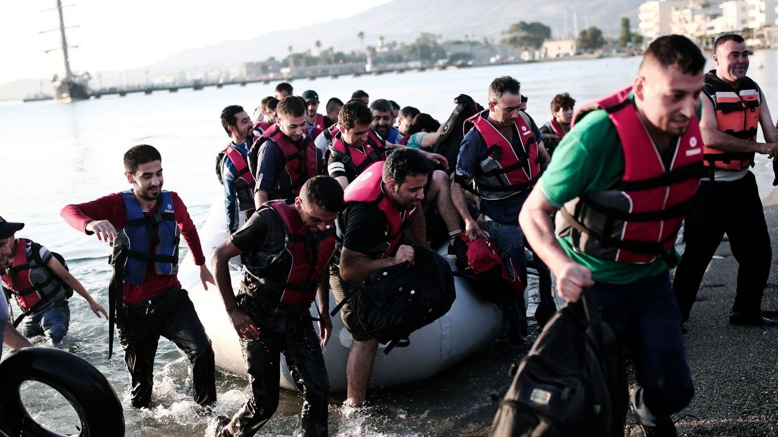 "ميديا بارت": الشواطئ الجزائرية نقطة انطلاق للمهاجرين السوريين