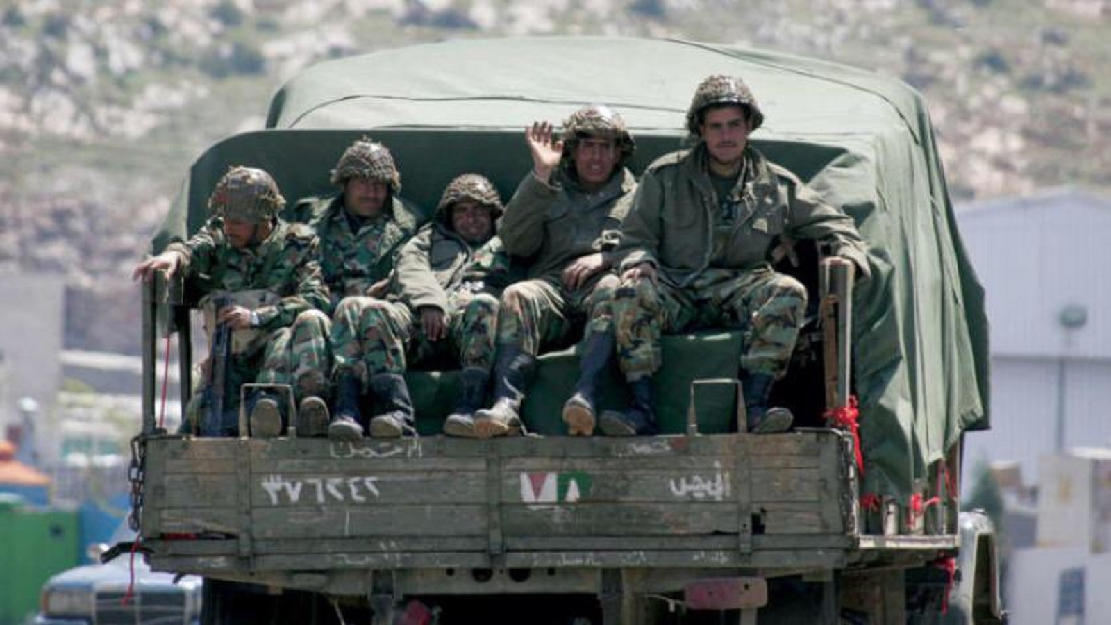 انسحاب الجيش السوري الذي عطّل الحكم وشرّع الطائفية