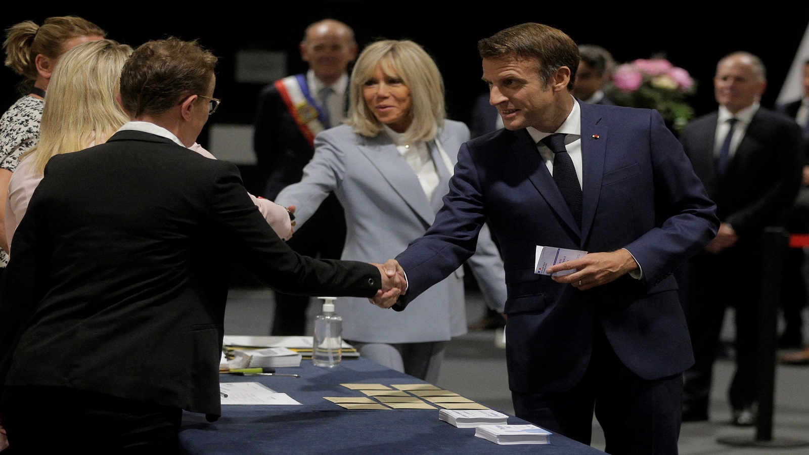 الانتخابات الفرنسية:تحولات المشهد السياسي مع صعود اليمين واليسار معاً