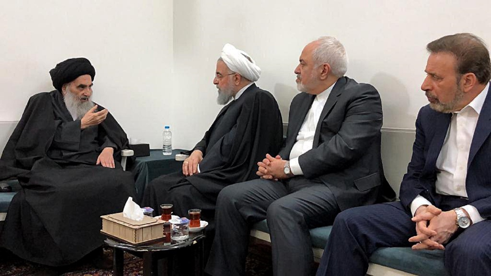 ظريف يستدرك أزمة مع العراق:السيستاني ذخر للعالم الإسلامي