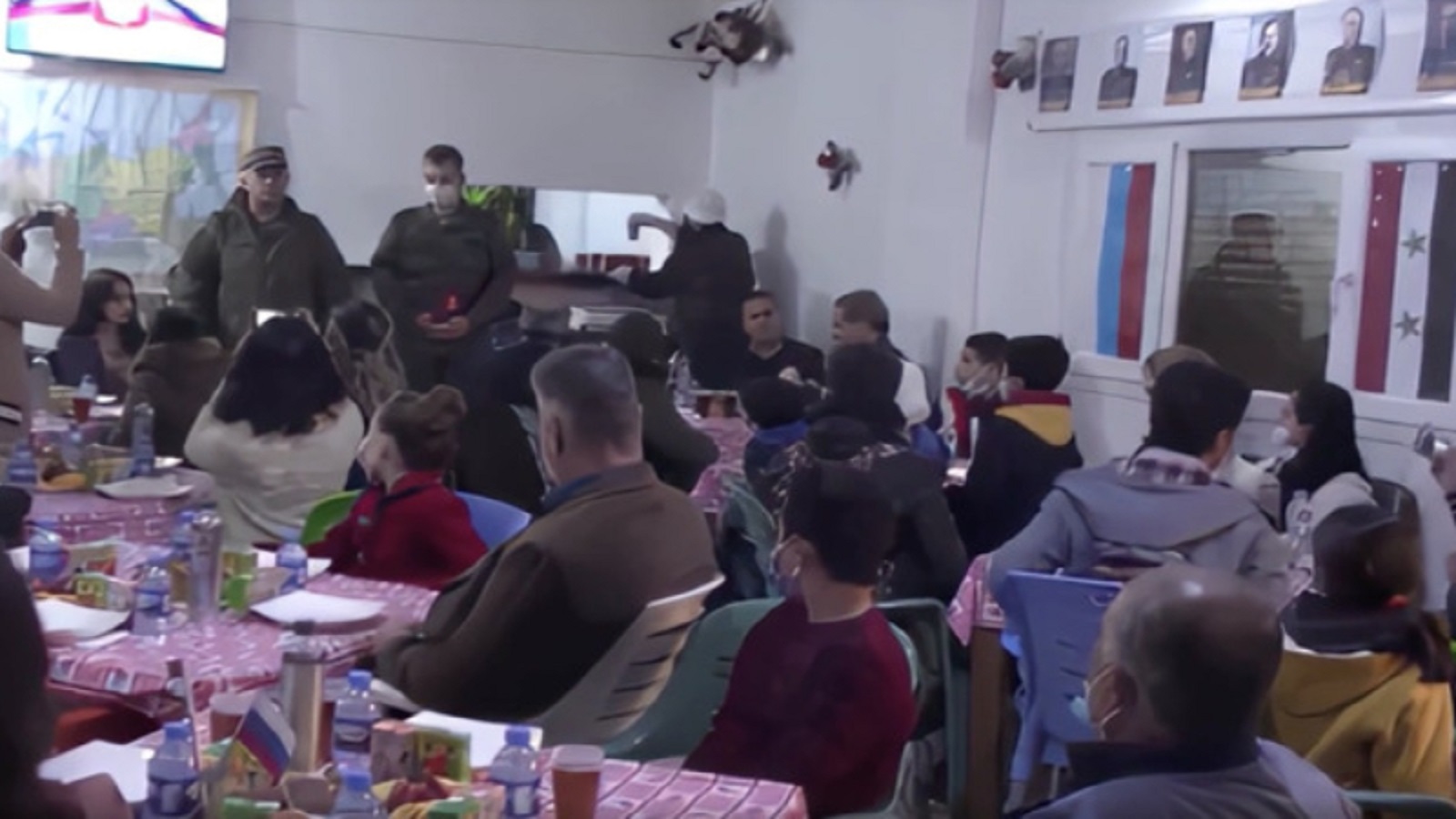 القامشلي: جنود يعلمون تلاميذ سوريين اللغة الروسية.. و"كاتيوشا"!